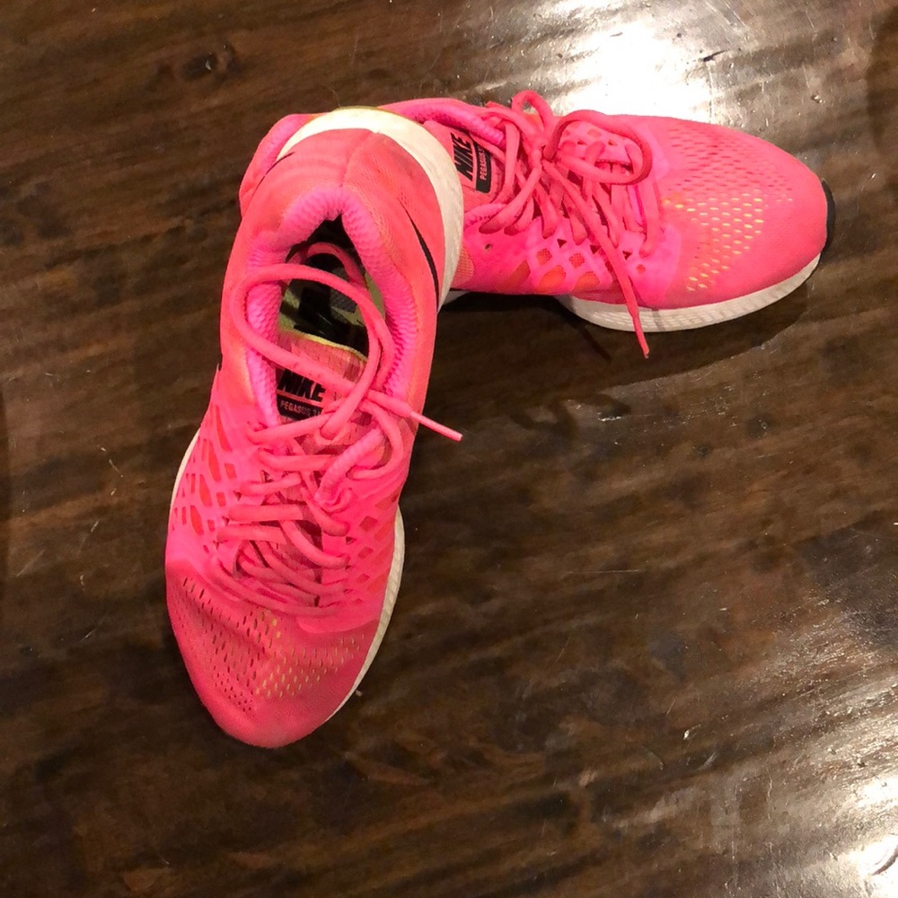 Very lightly worn Nike shoes